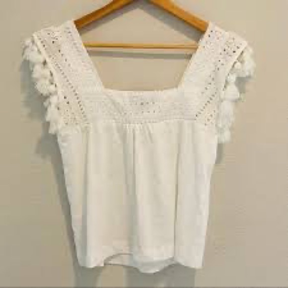 LULU’s tassled top white sleeveless eyelet medium bohemian flowy - Picture 4 of 4